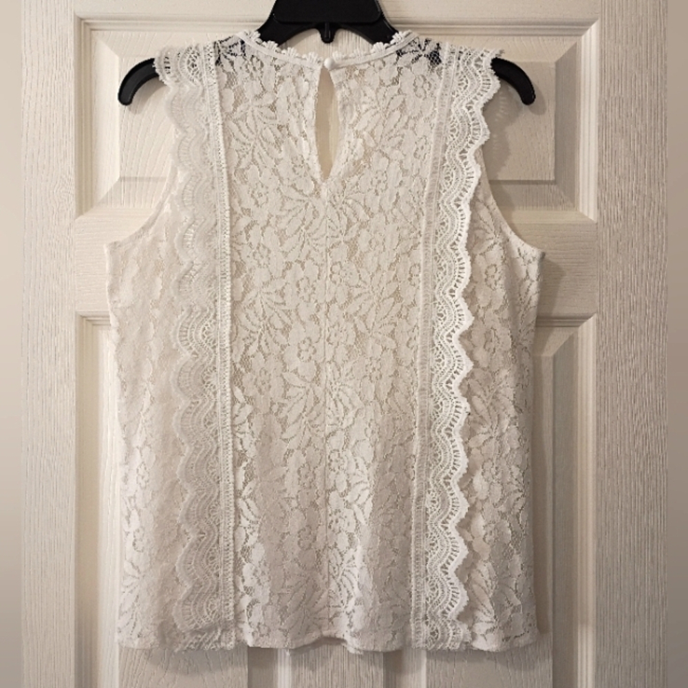 White Lace and Crochet Boho-Chic V-Neck Top - Picture 3 of 7